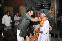 Apno ke saath
