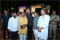 Apno ke saath