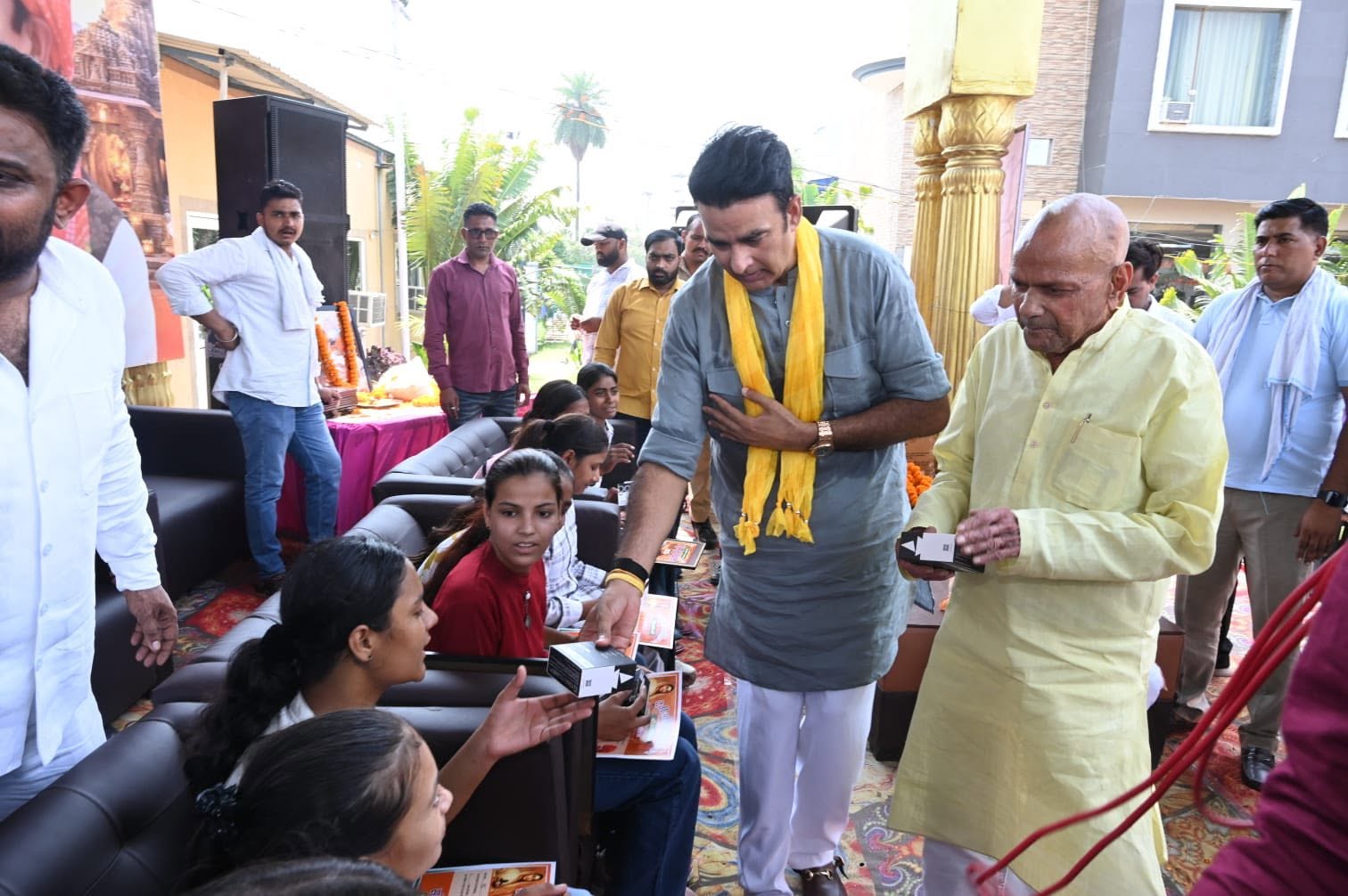 जनसेवा का पल