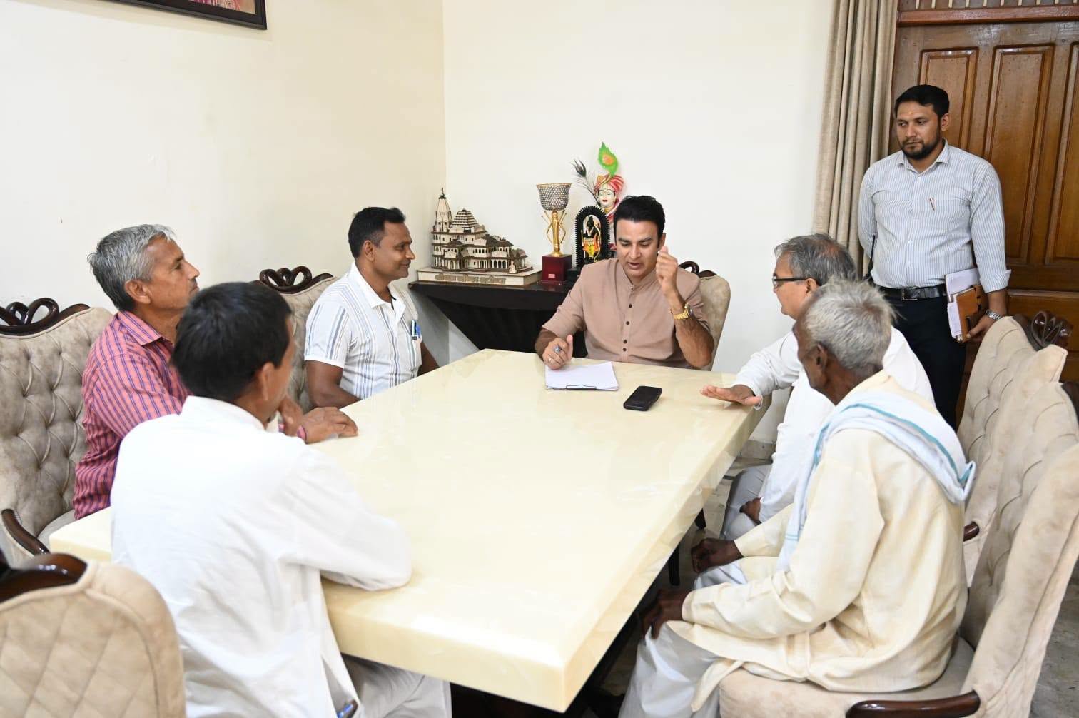 जनसेवा का पल