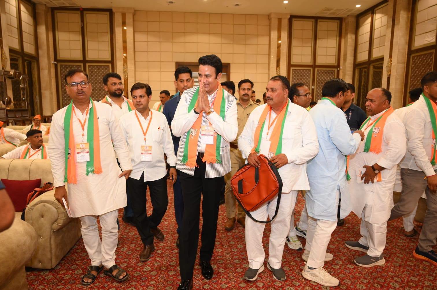 जनसेवा का पल