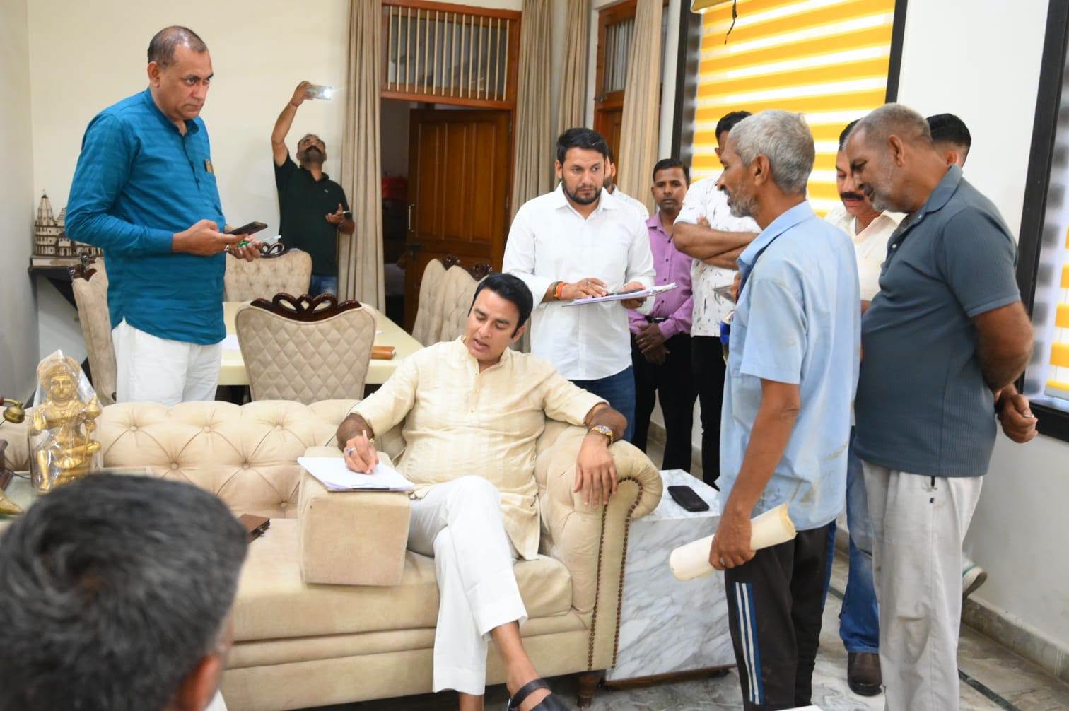 जनसेवा का पल