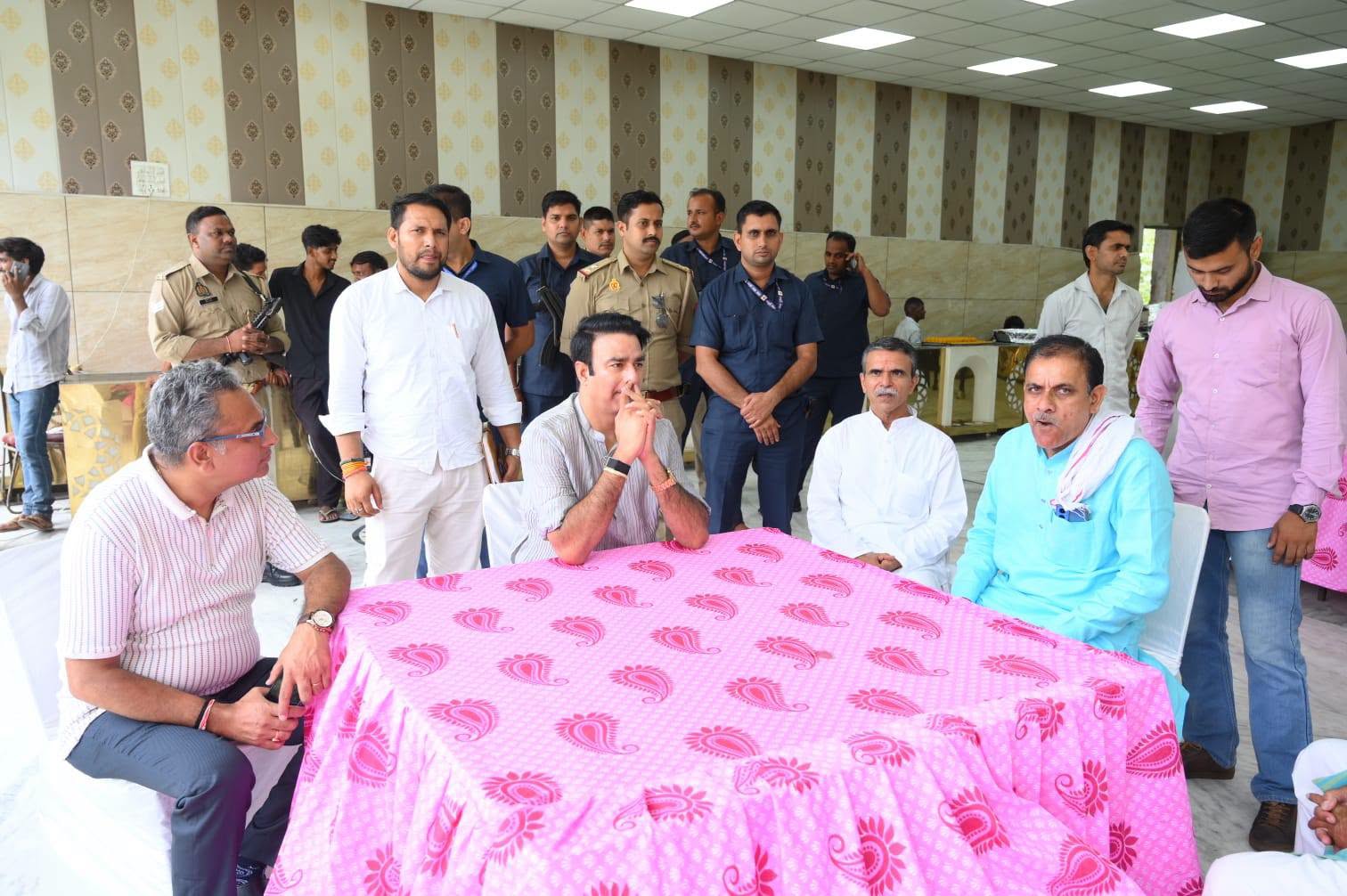 जनसेवा का पल