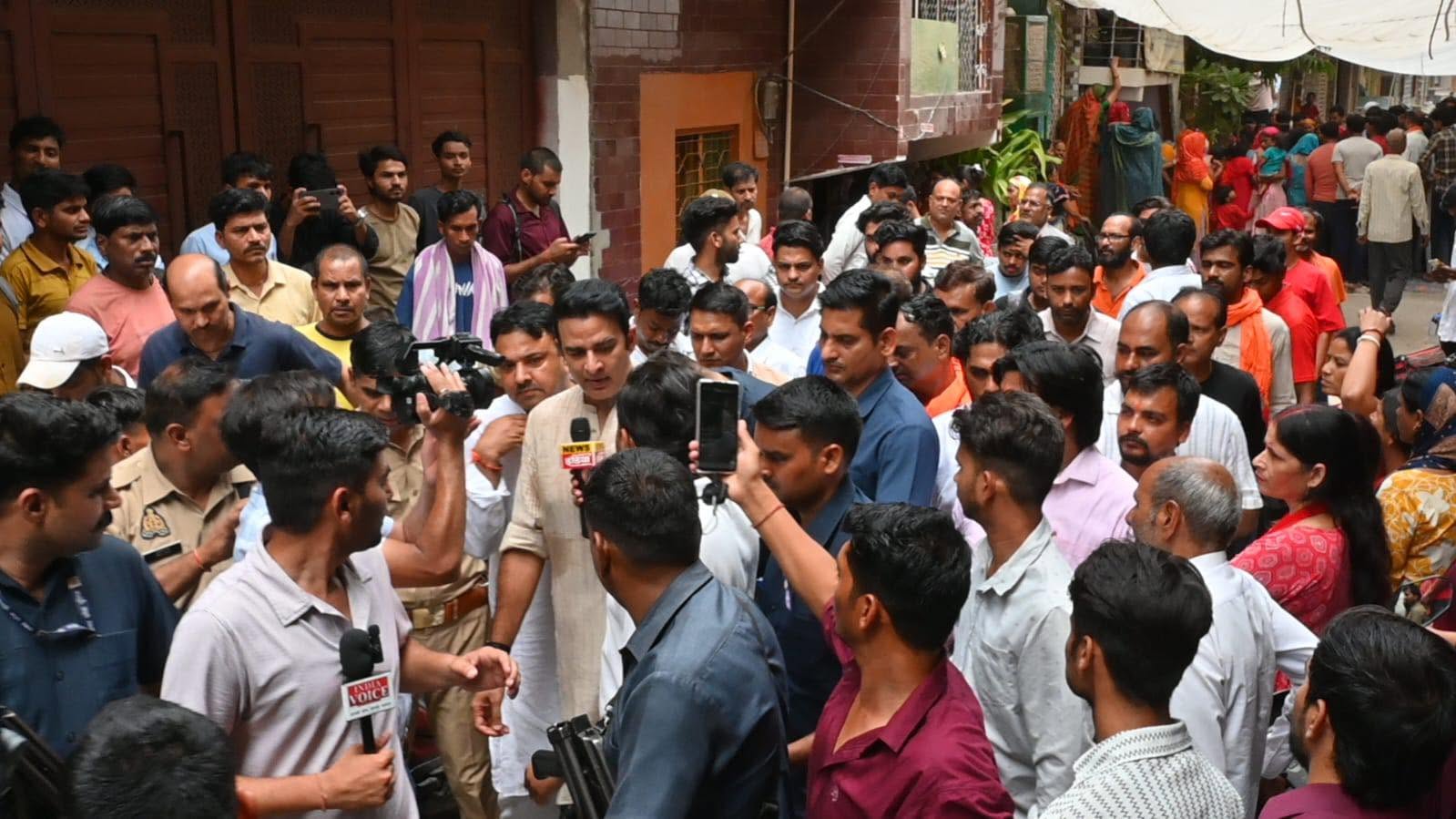 जनसेवा का पल