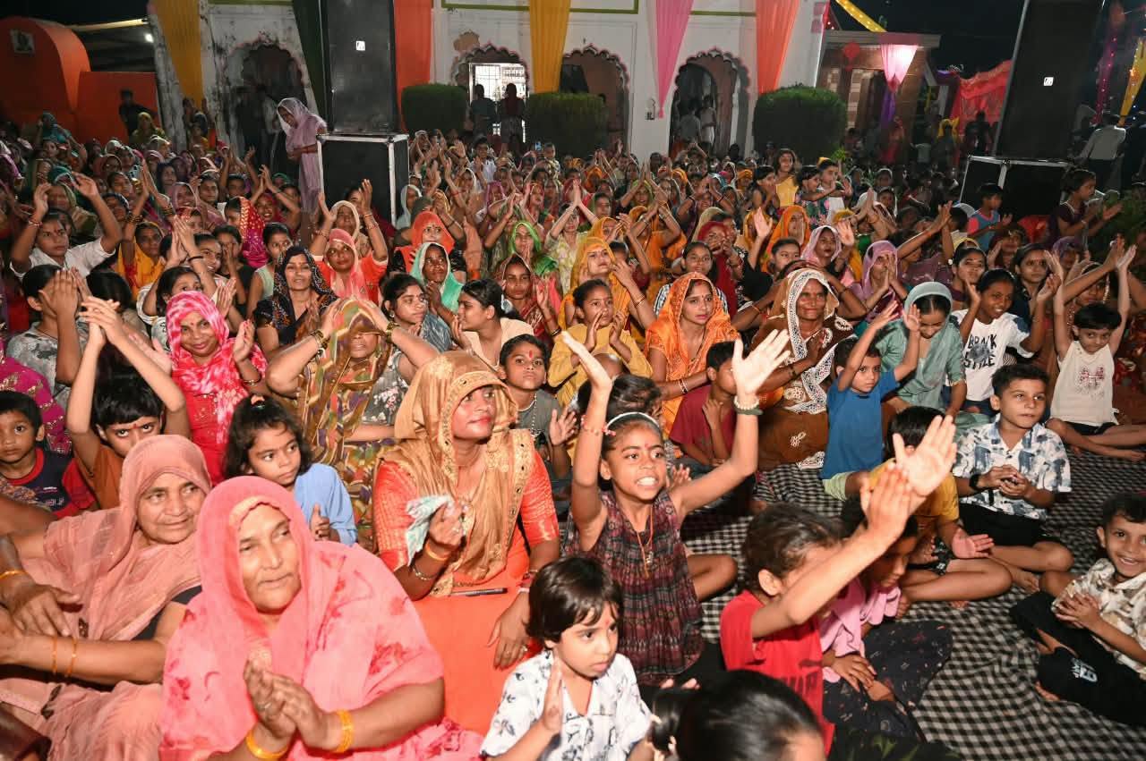 Apno ke saath