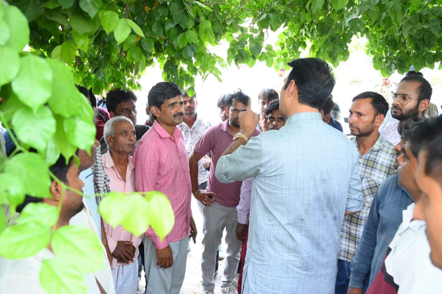 जनसेवा का पल