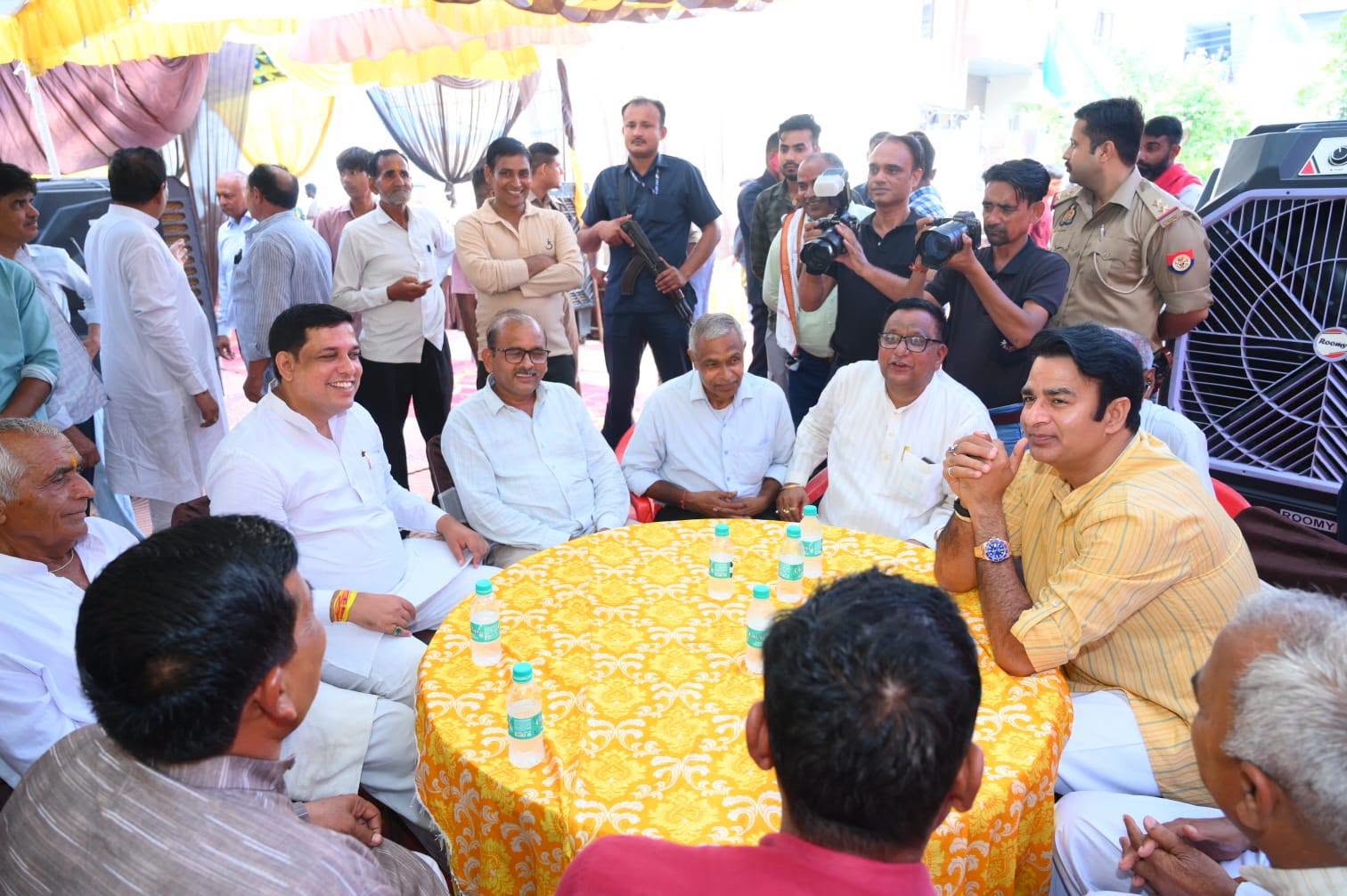 जनसेवा का पल