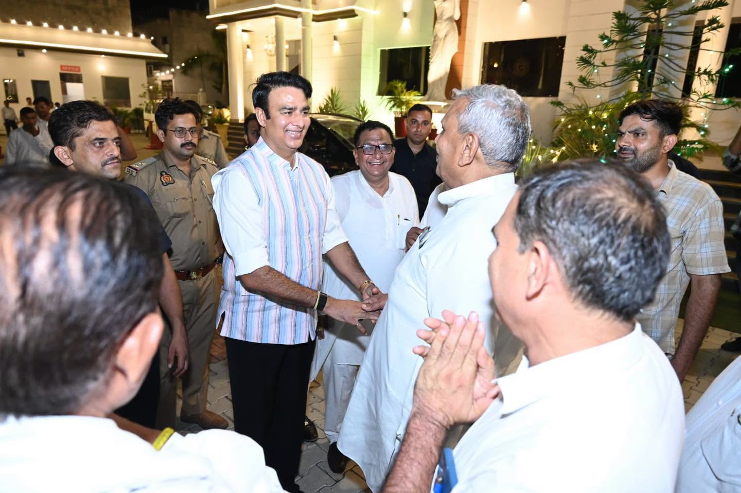 जनसेवा का पल