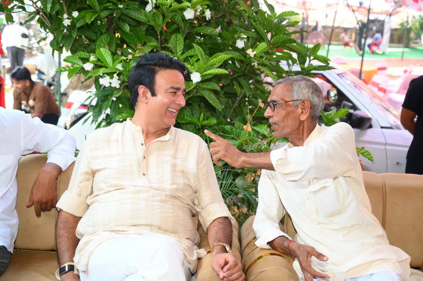 जनसेवा का पल