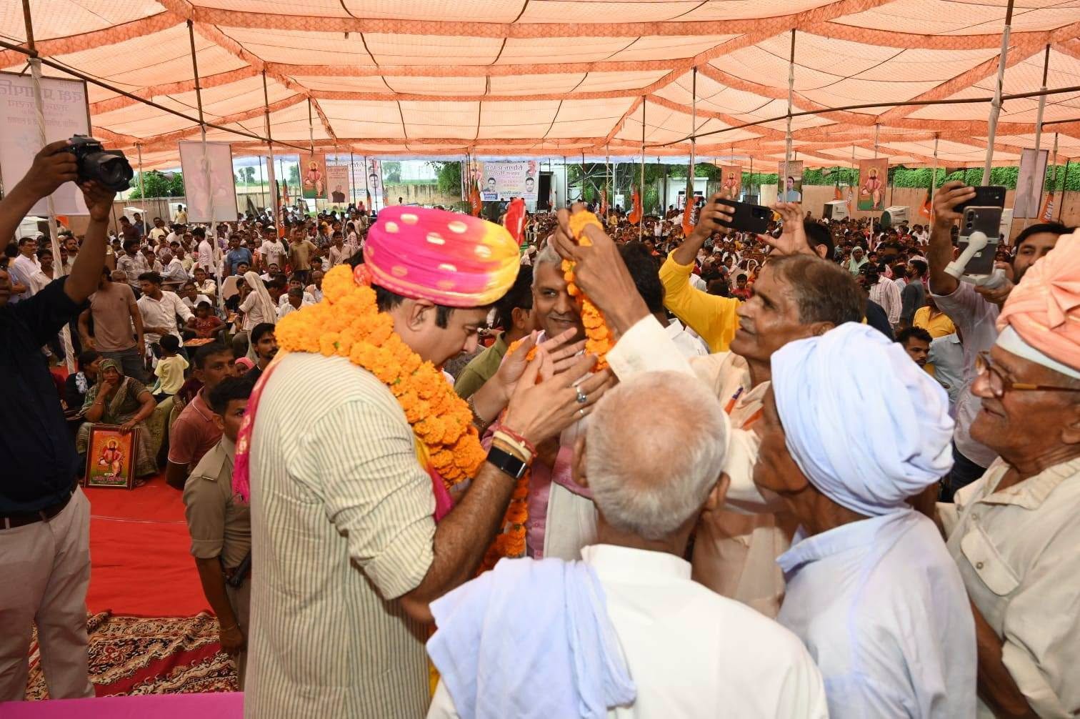 जनसेवा का पल