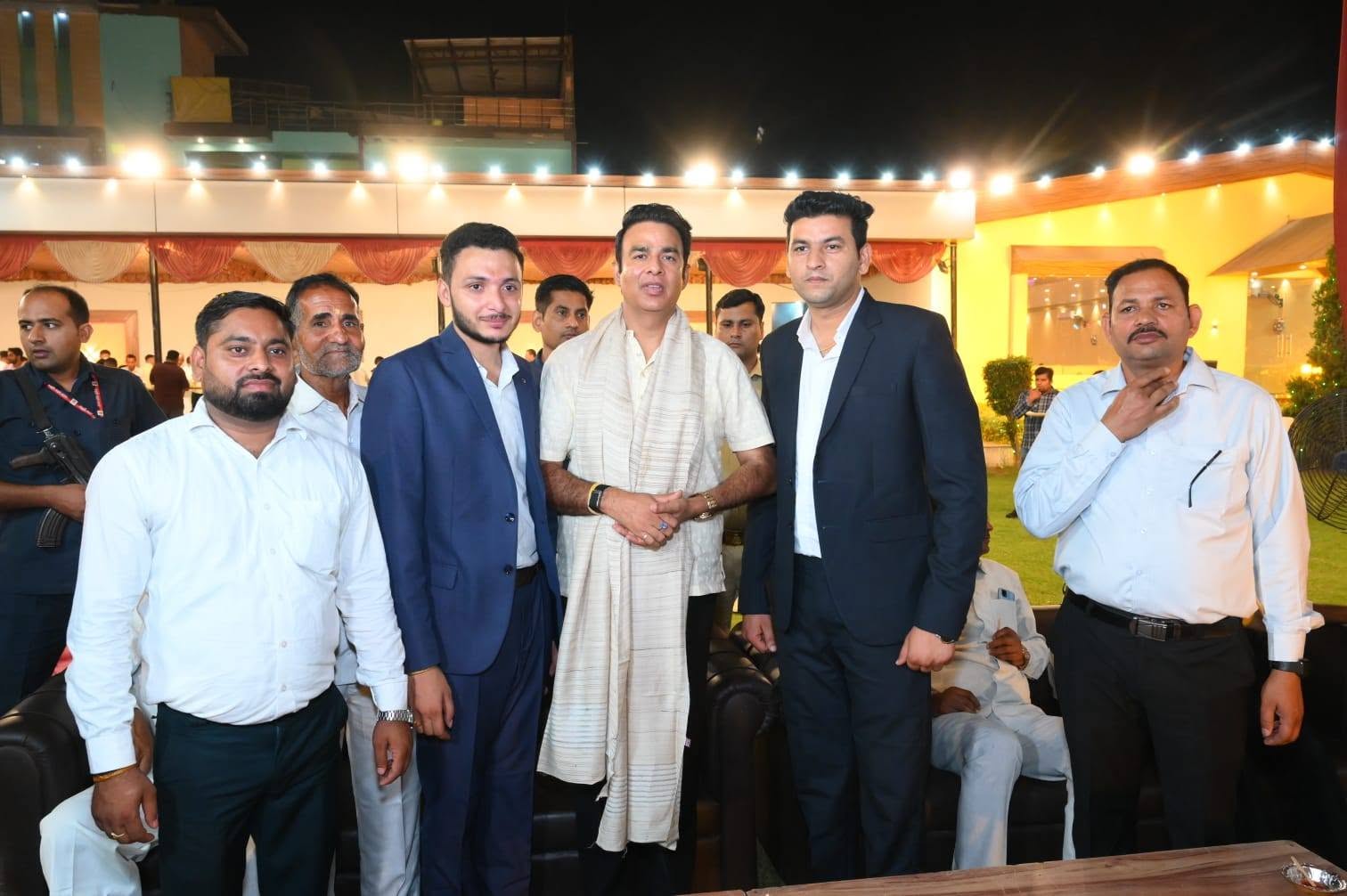 जनसेवा का पल