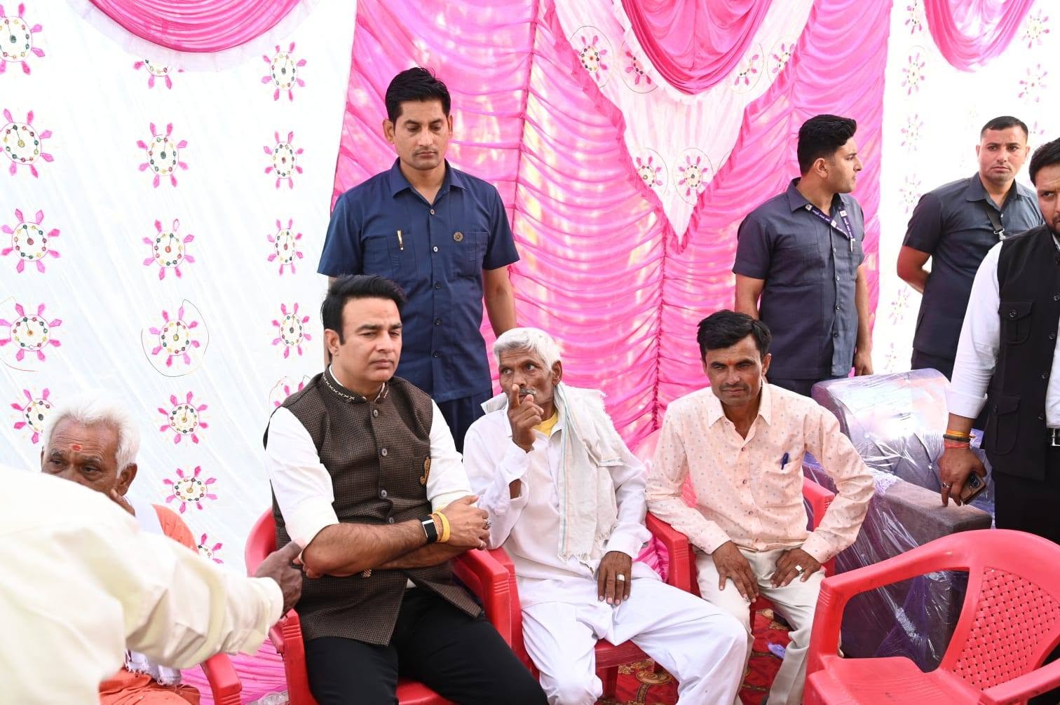 जनसेवा का पल