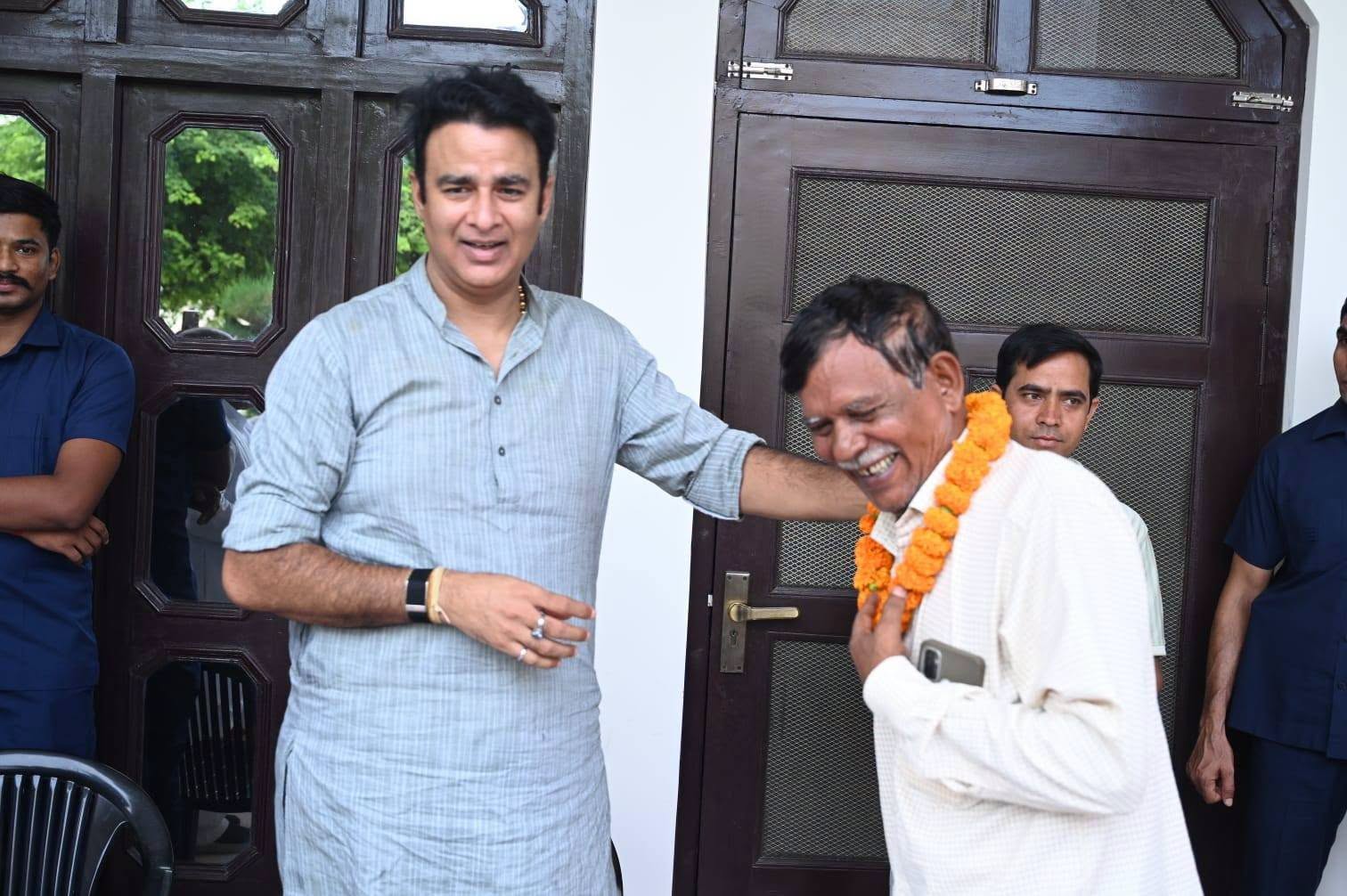 जनसेवा का पल