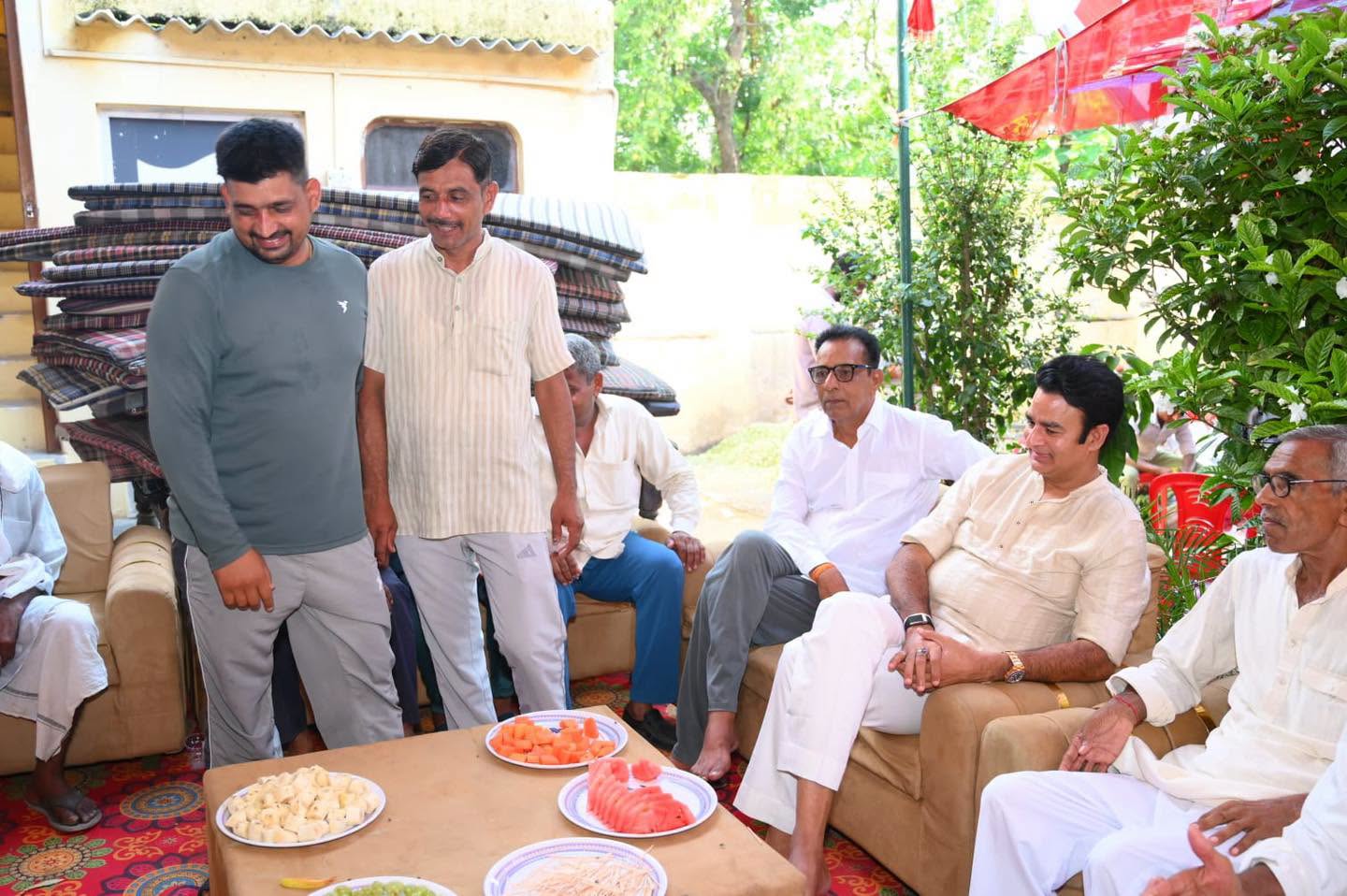 जनसेवा का पल