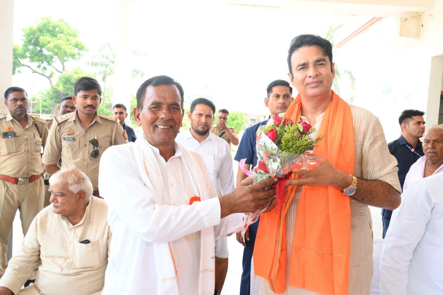 जनसेवा का पल