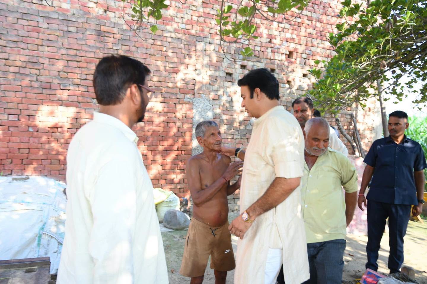 जनसेवा का पल