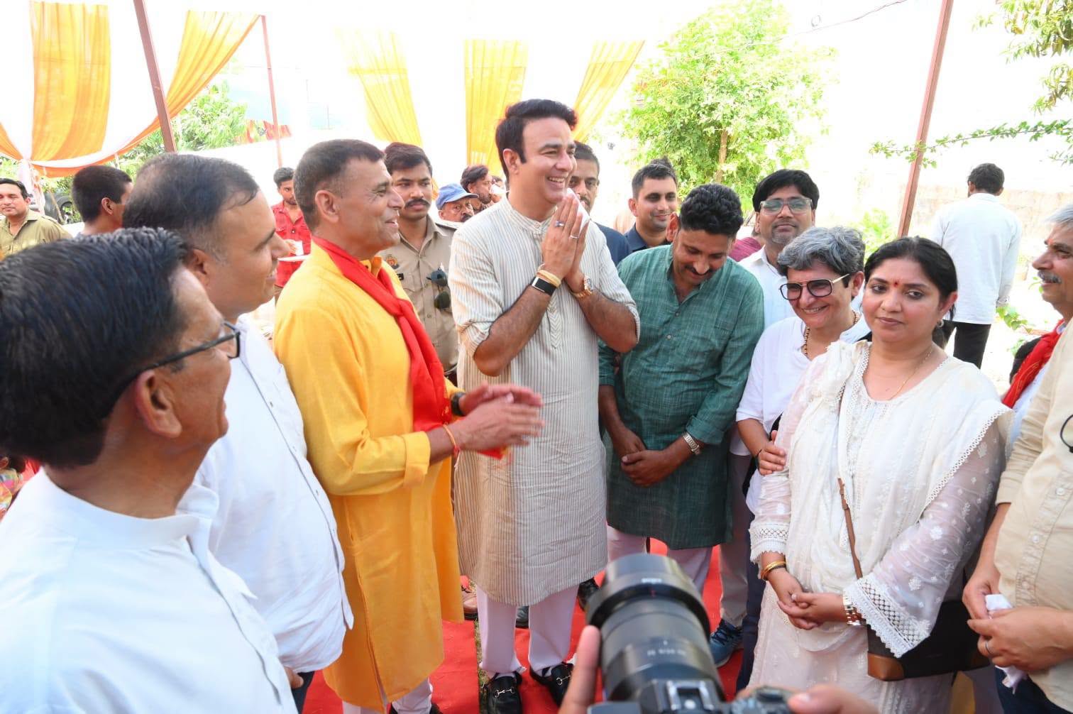 जनसेवा का पल