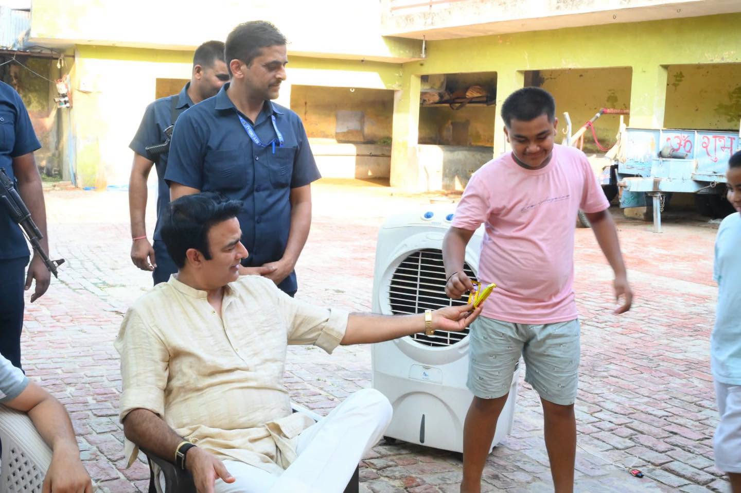 जनसेवा का पल