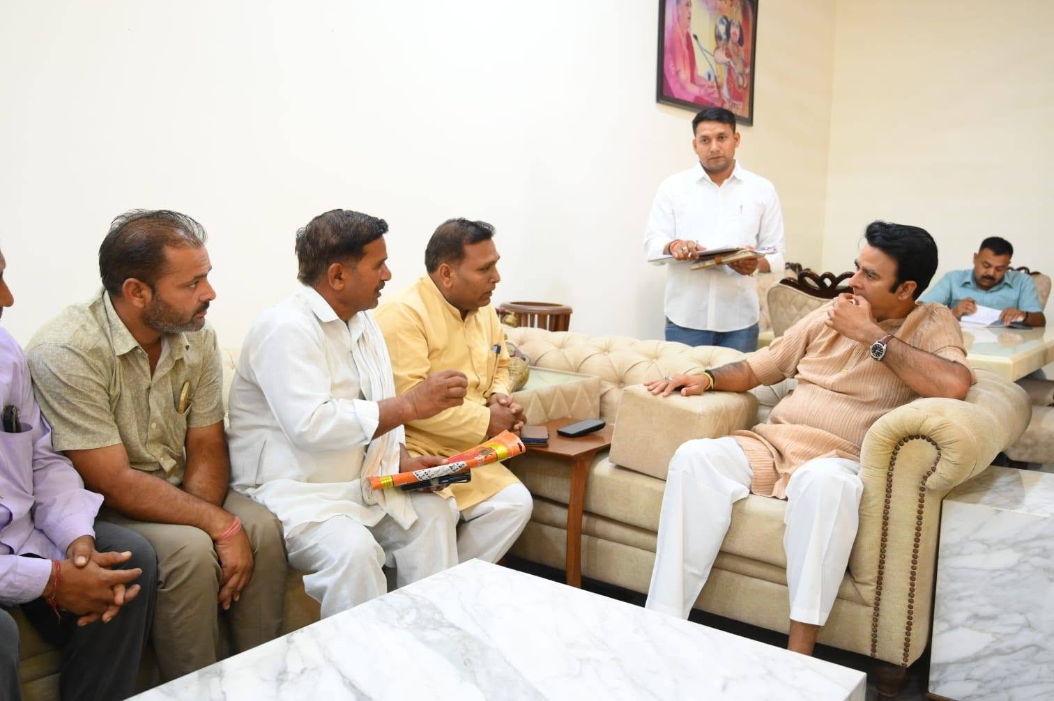 जनसेवा का पल