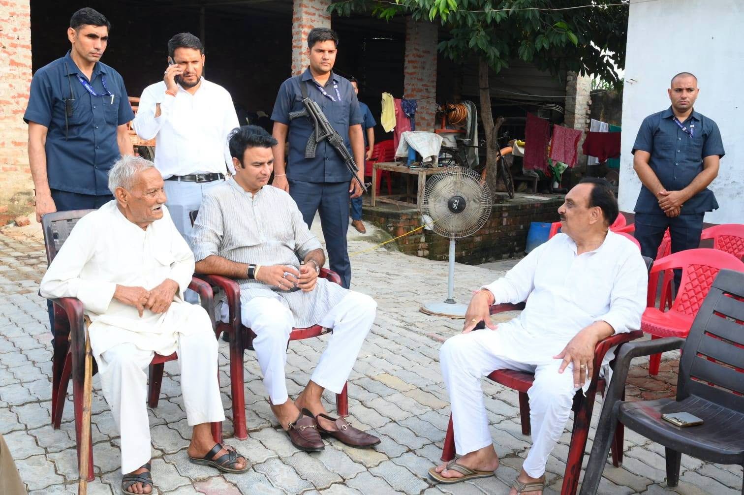 जनसेवा का पल