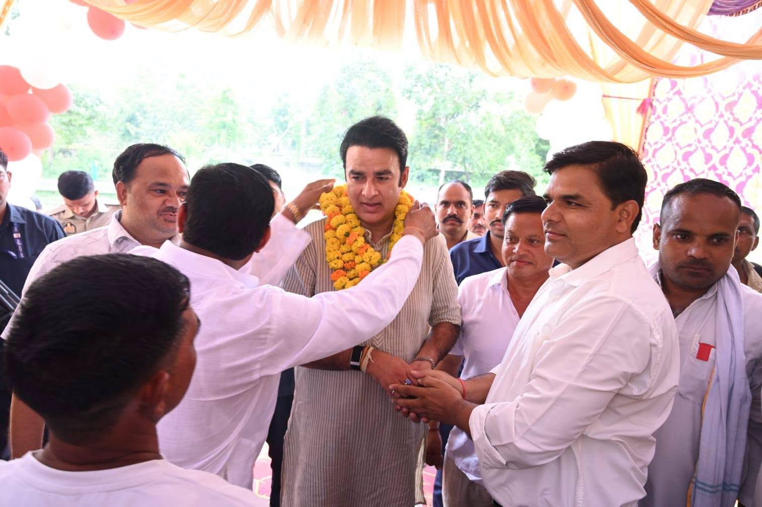 जनसेवा का पल
