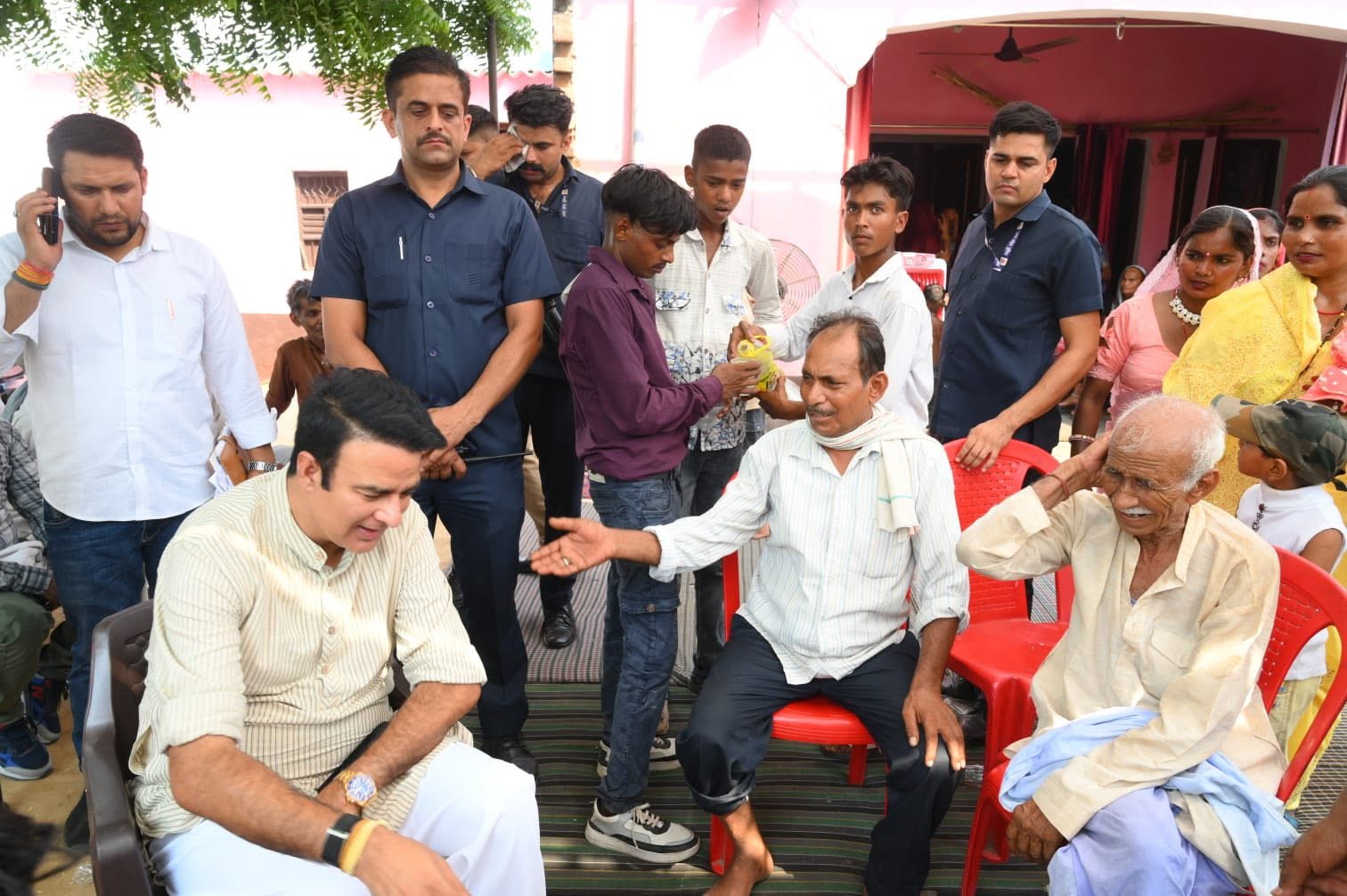 जनसेवा का पल