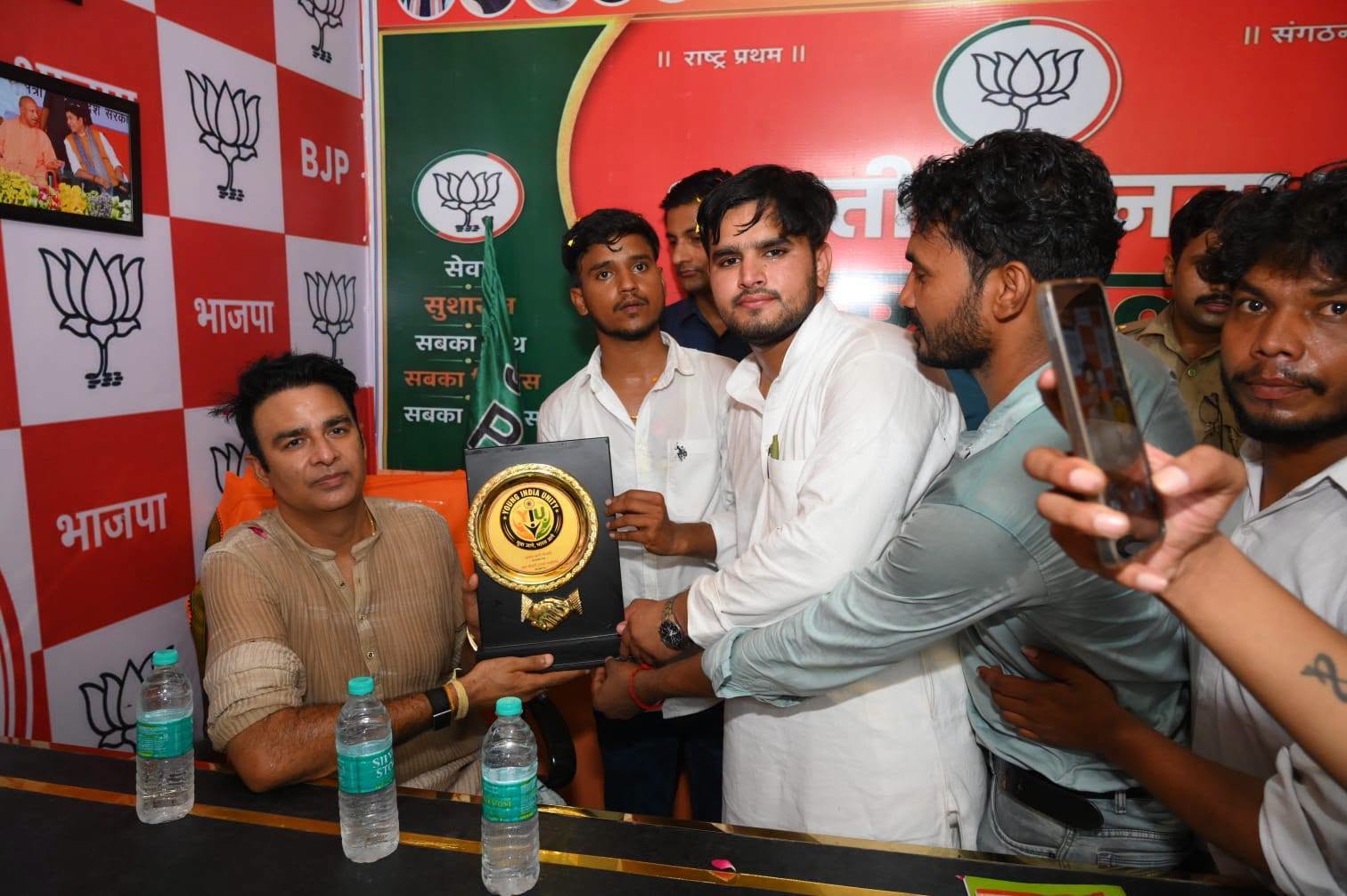 जनसेवा का पल