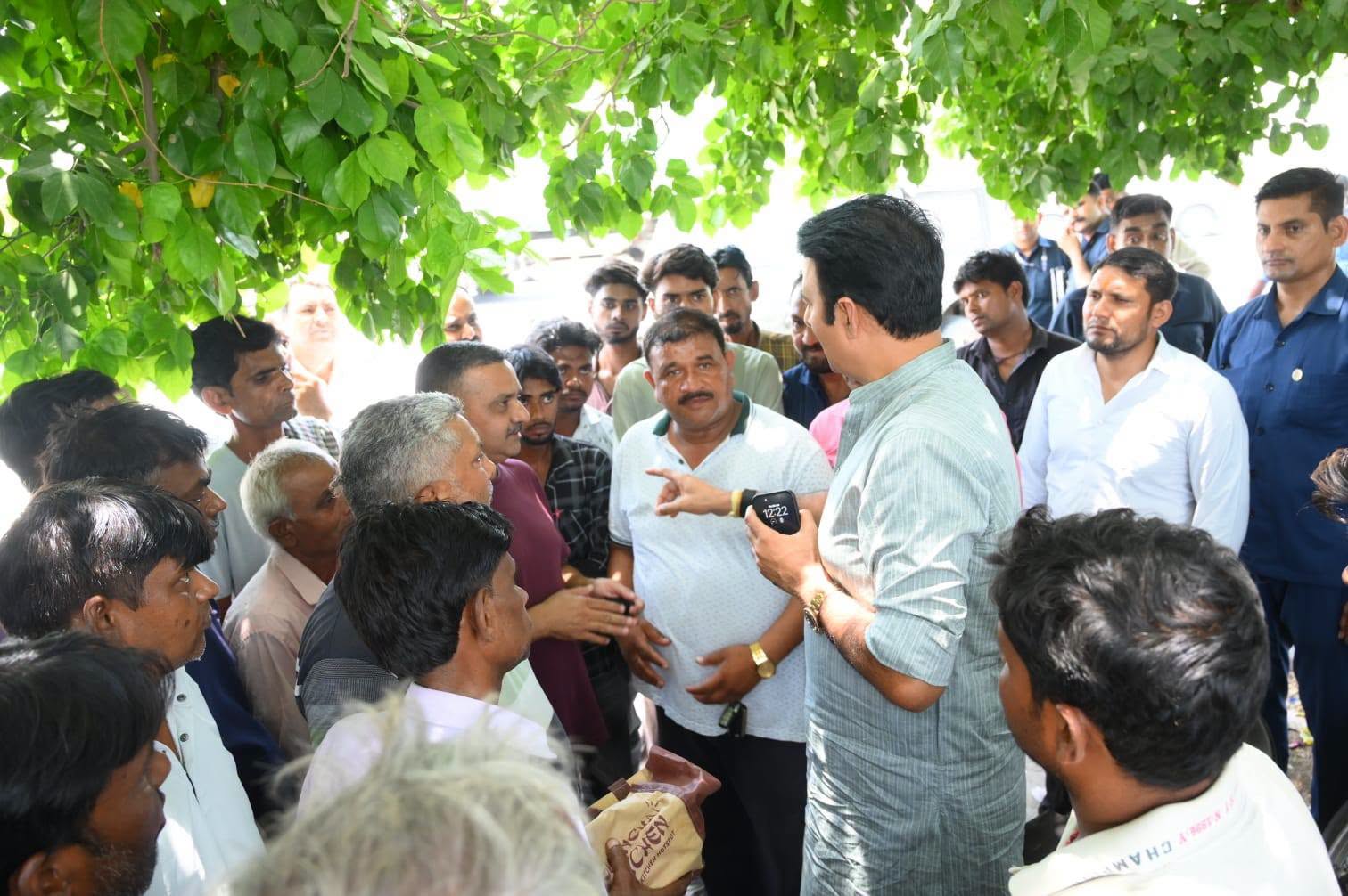 जनसेवा का पल