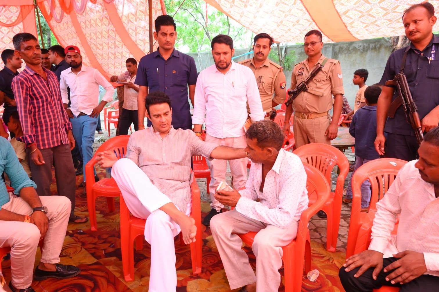 जनसेवा का पल