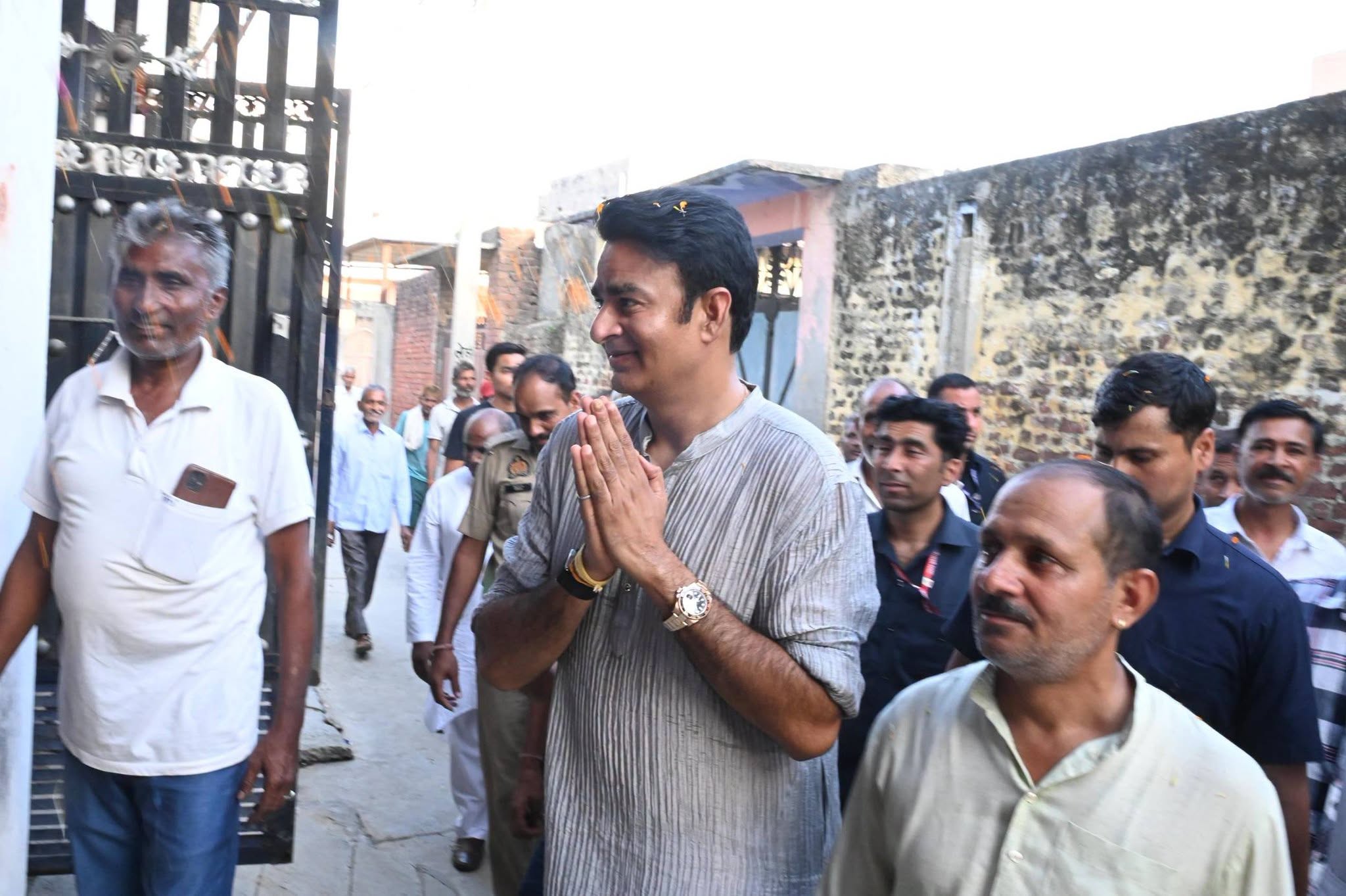 जनसेवा का पल
