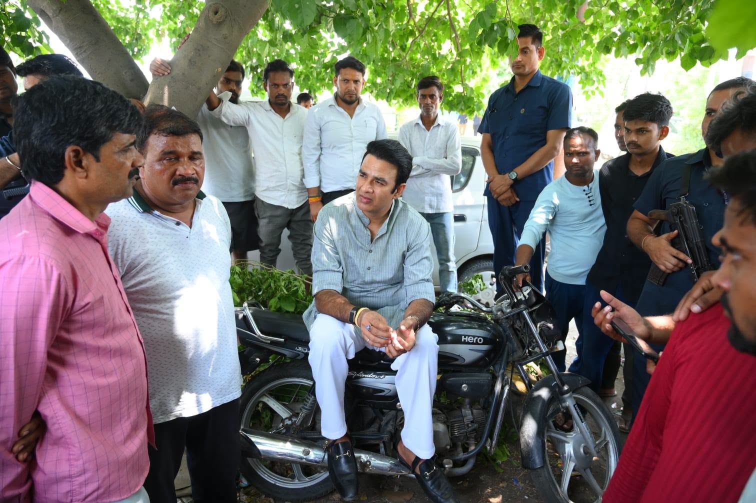 जनसेवा का पल