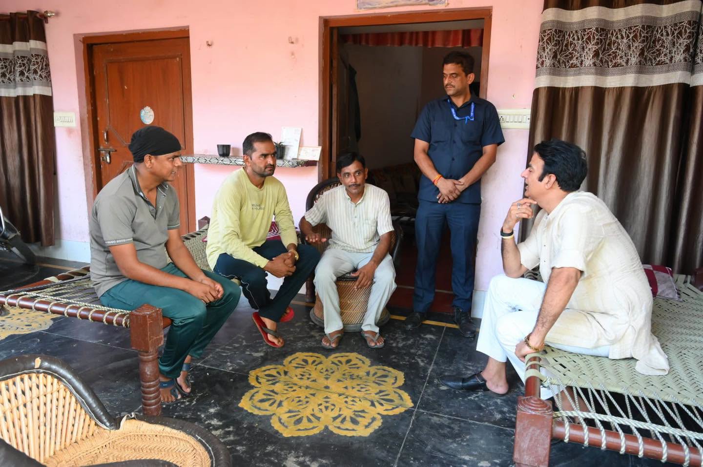 जनसेवा का पल