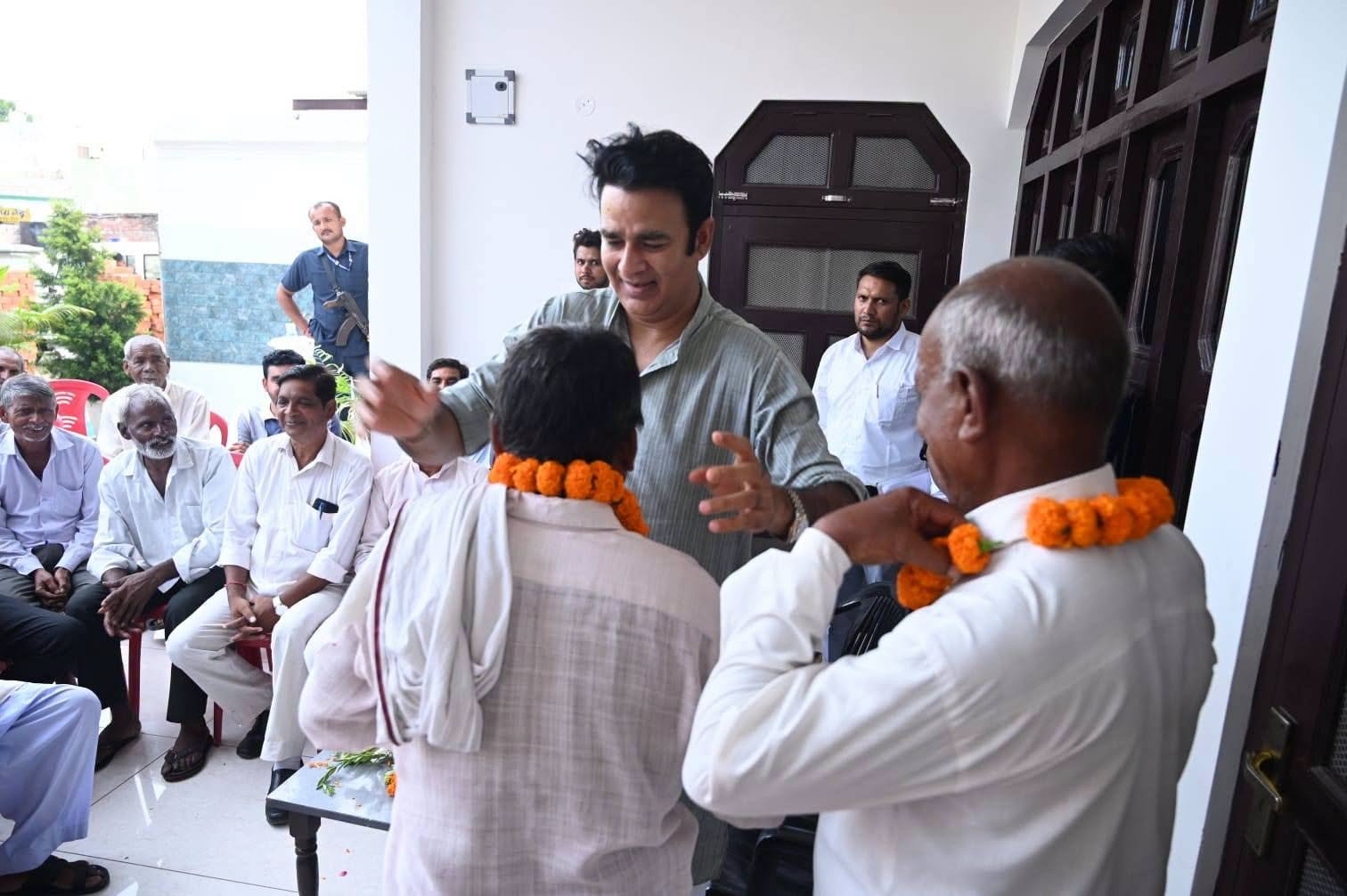 जनसेवा का पल