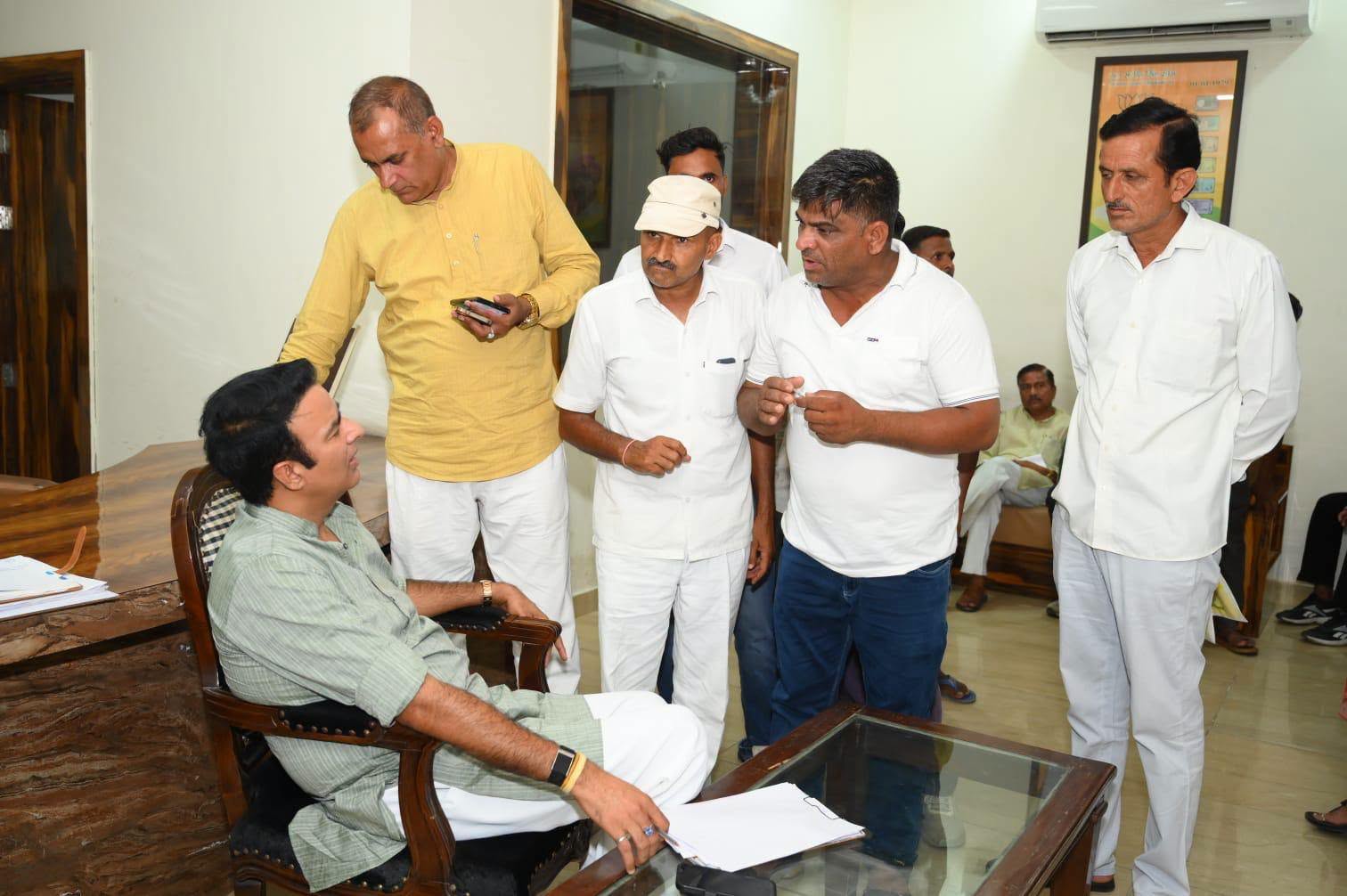 जनसेवा का पल