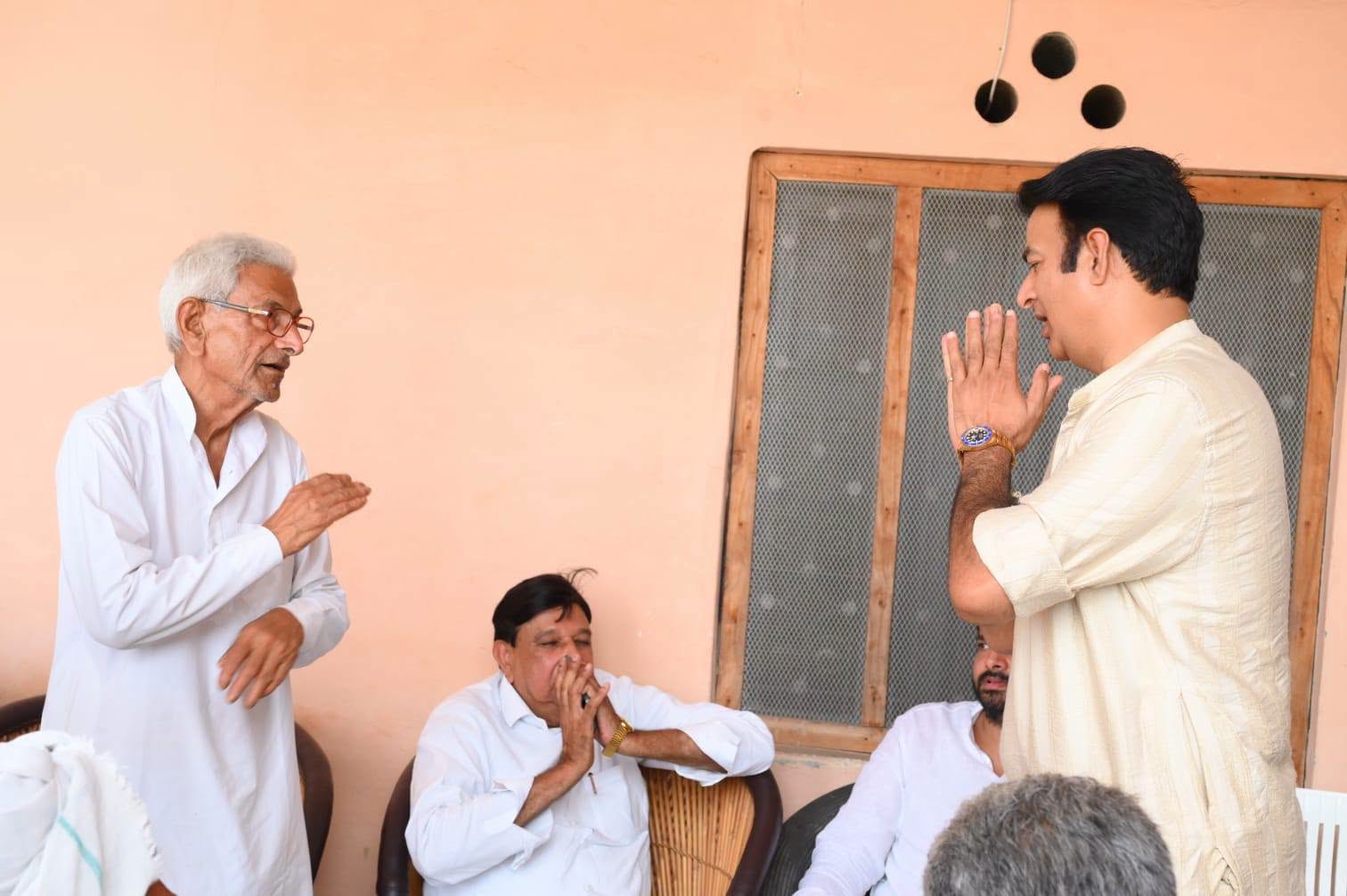 जनसेवा का पल