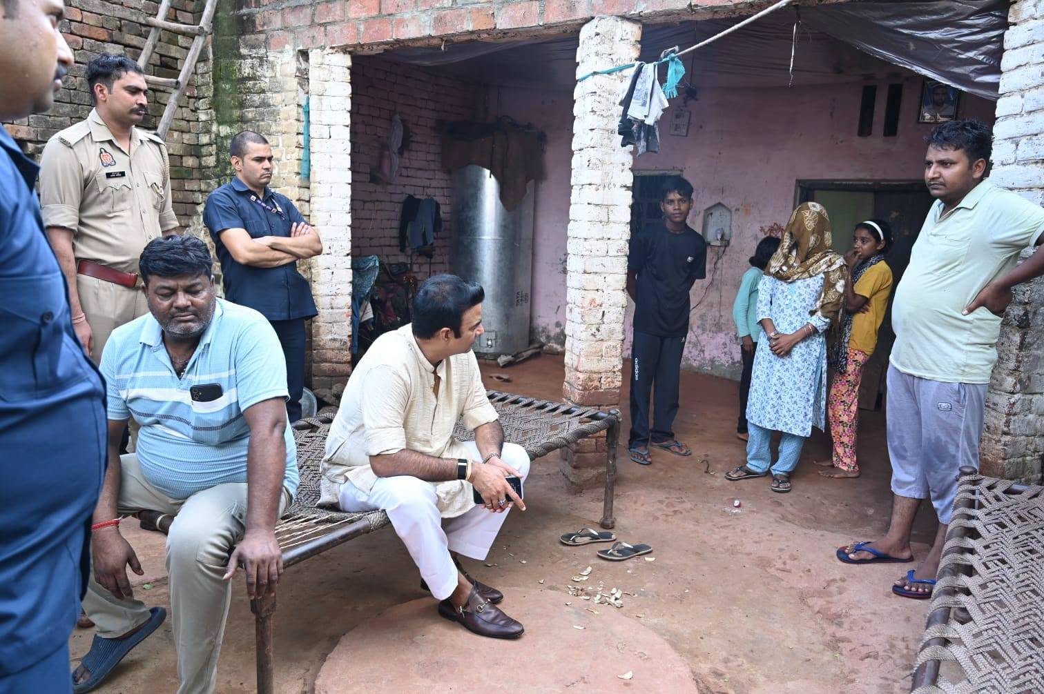 जनसेवा का पल