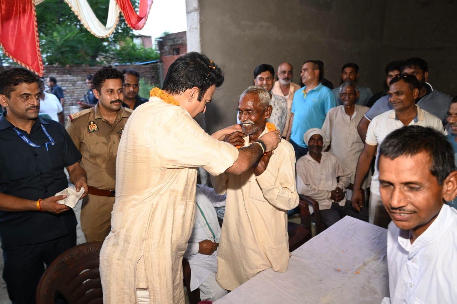 जनसेवा का पल