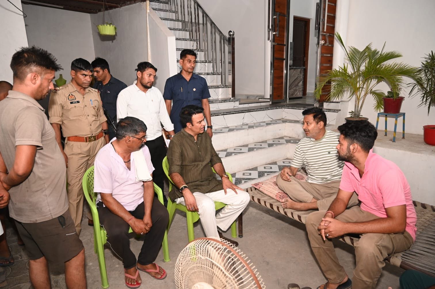 जनसेवा का पल