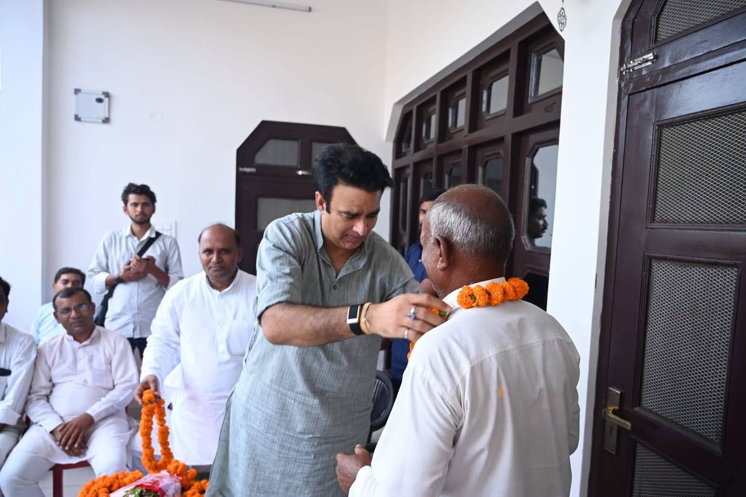 जनसेवा का पल